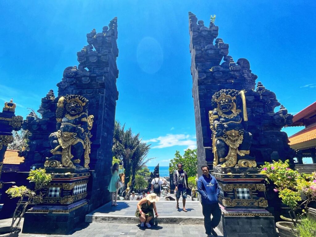 10 incredible places to see in Bali Island - Tanah Lot.