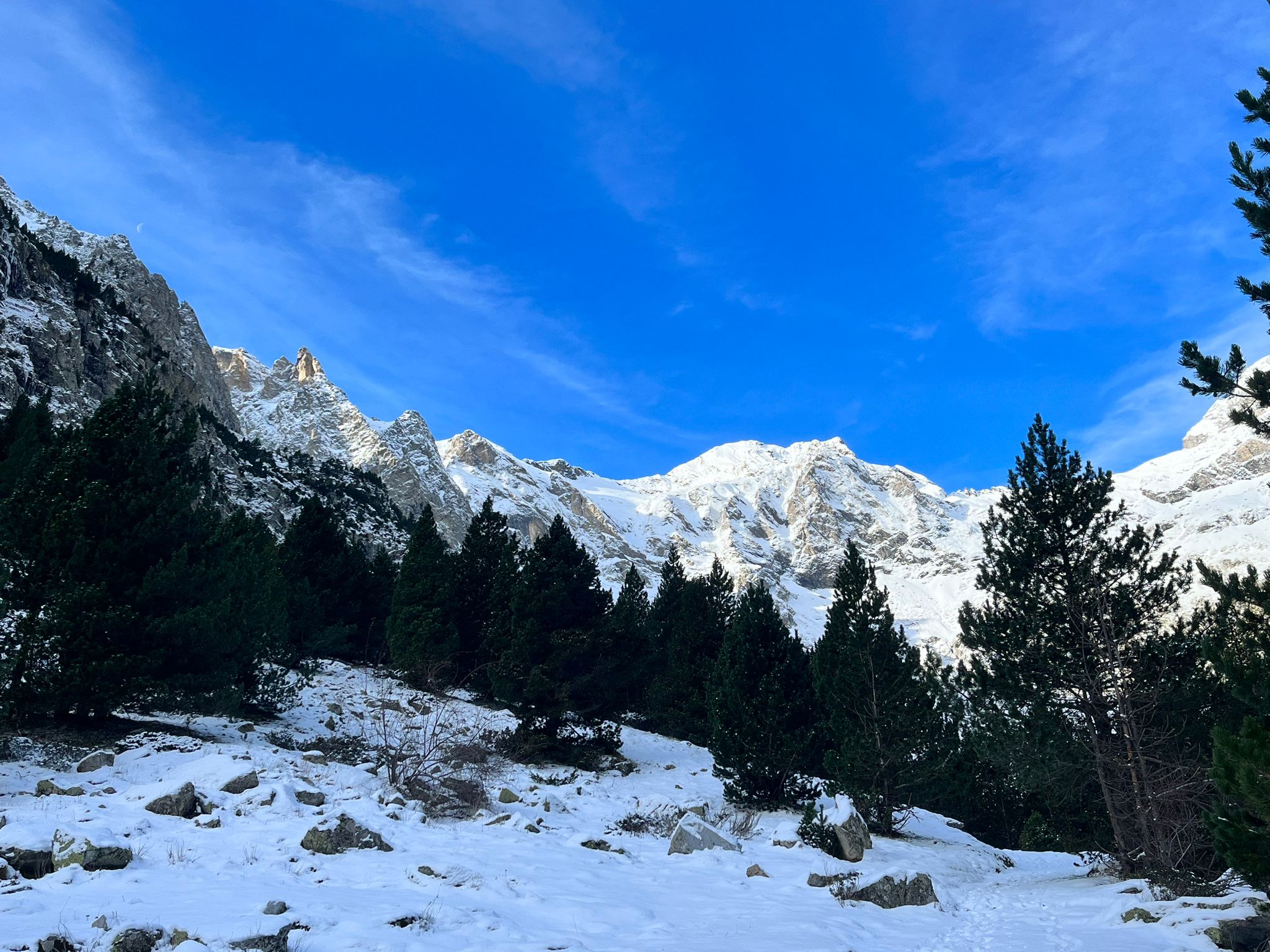 Great 1-day hiking trails in Spanish Pyrenees.