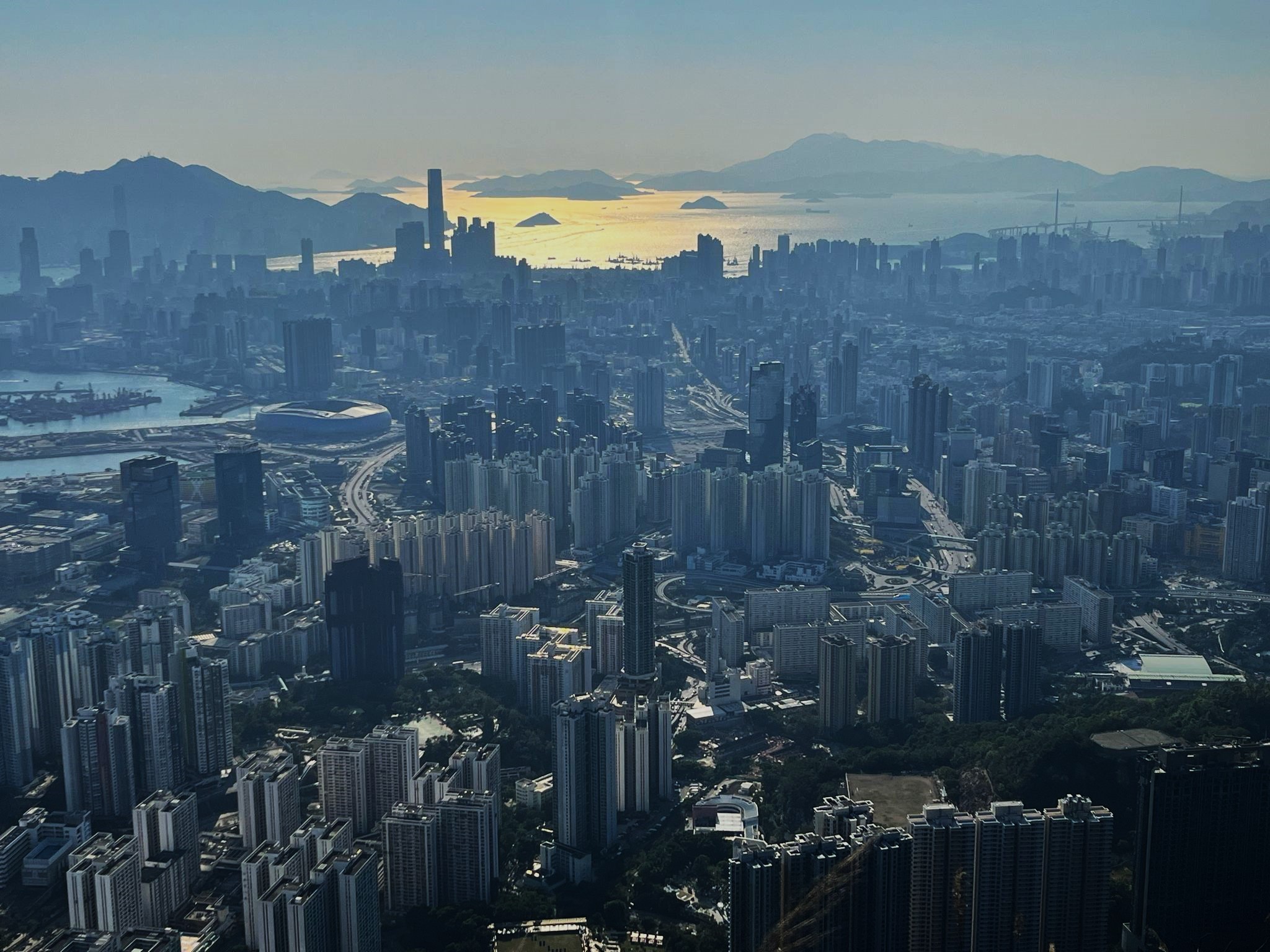 Chasing the best view of the Hong Kong skyline - www.freestyletraveling.com