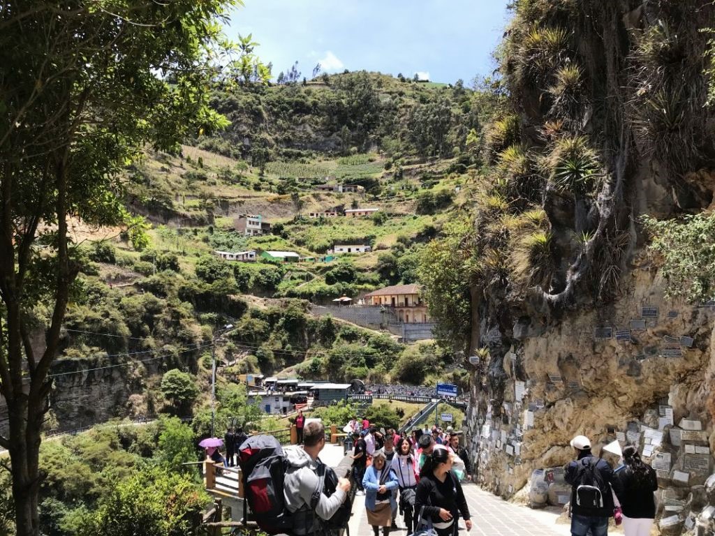 Everything you need to know on how to get from Colombia to Ecuador by land border in Ipiales.