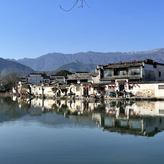 How to get to Hongcun Ancient Village near Huangshan in China.