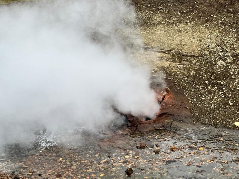 How to prepare for the 4 day Laugavegur trail from Skogar to Landmannalaugar.